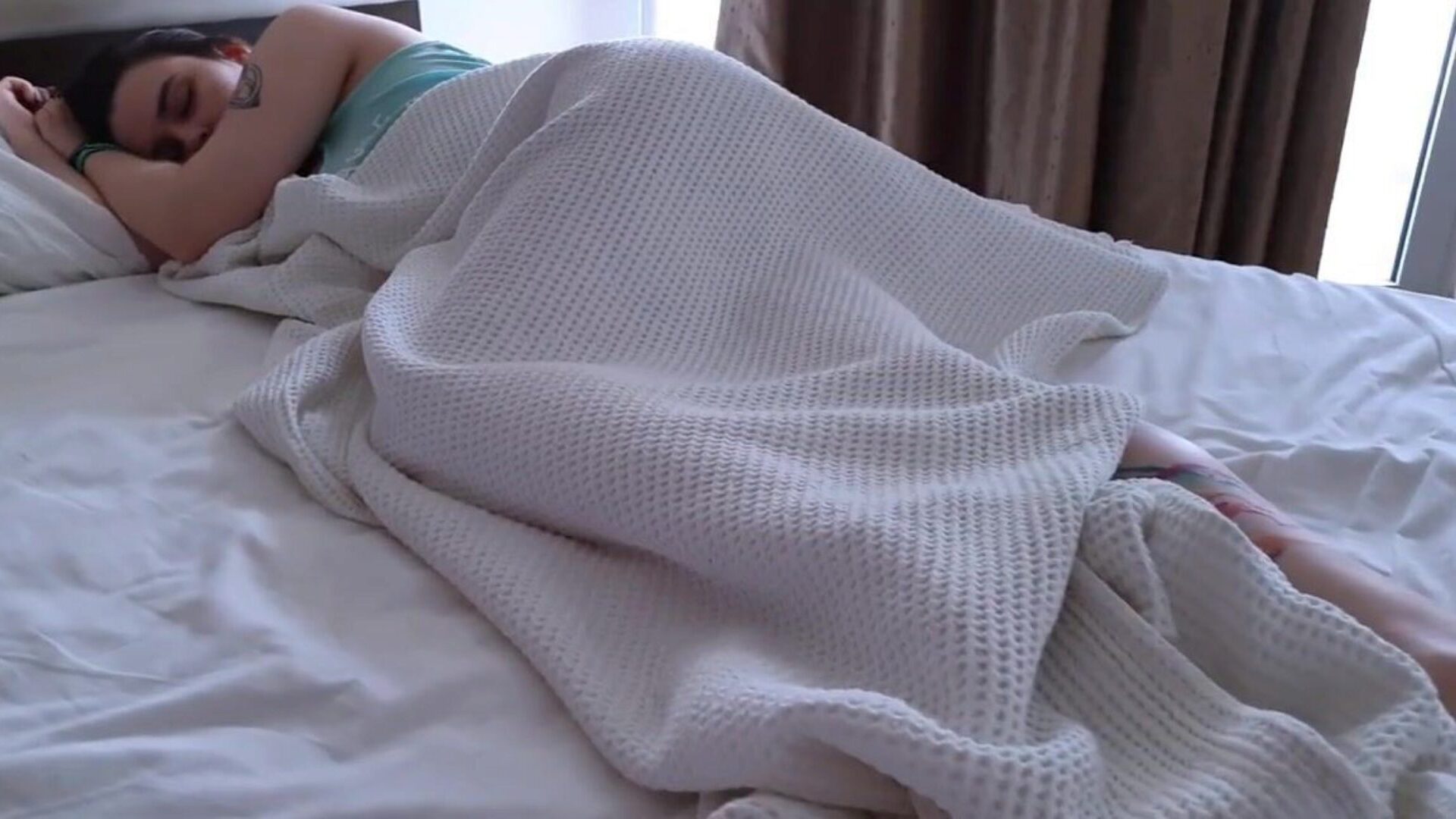 Fucked Teen in Hotel Room and Cum on her Pussy